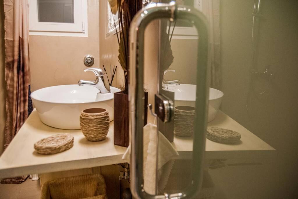 Athinas Apartment ピレウス エクステリア 写真